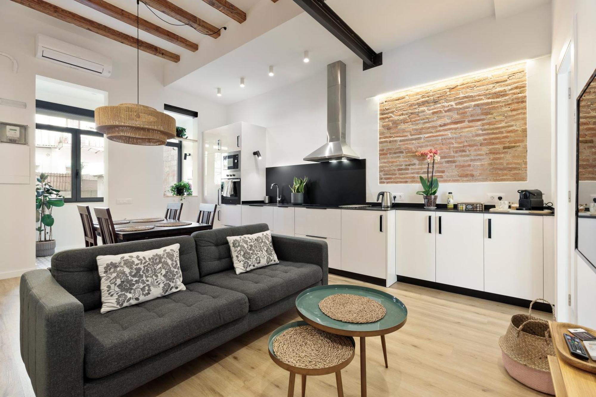 Apartament Poble Sec Charming Apartment *