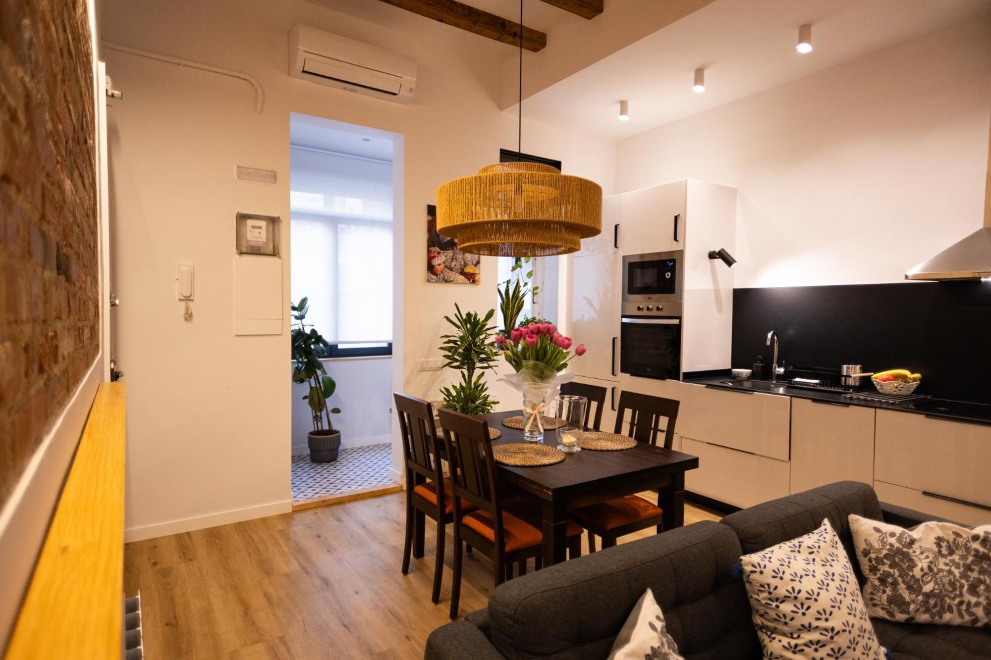 Apartament Poble Sec Charming Apartment *